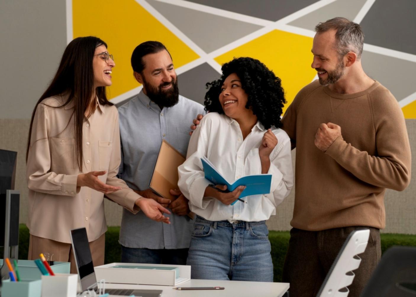 Espace de travail collaboratif où des entrepreneurs discutent de stratégies d'affaires